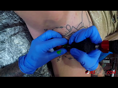 ❤️ Sully Savage, o bunăciune extrem de tatuată, și-a făcut un tatuaj pe clitorisul ei ❌  at ro.naffuck.xyz ❌❤